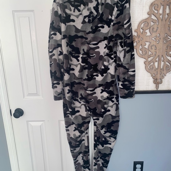 Pajamas - Picture 2 of 3